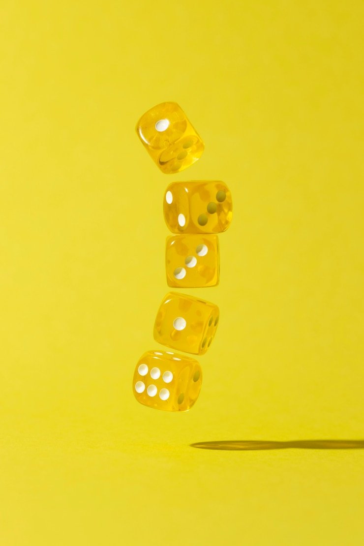 Game detail page showing rules and paylines